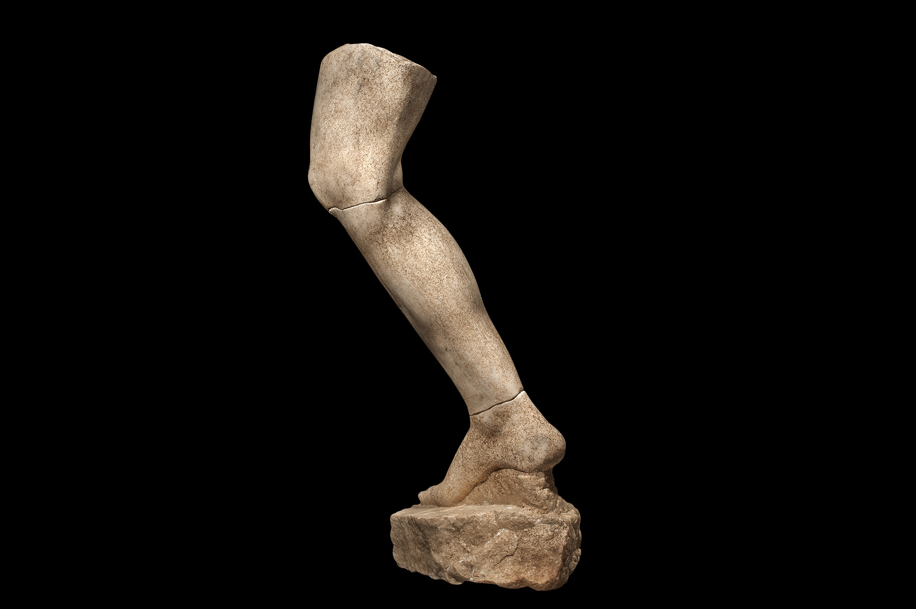 Outstanding Marble Life Size Right Leg of an Athlete - Image 4